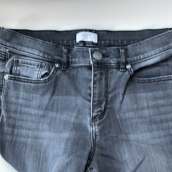Ann Taylor Loft Outlet Black Denim Jeans, Size 8P - Picture 2 of 5